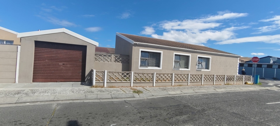 3 Bedroom Property for Sale in Strandfontein Village Western Cape